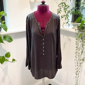 Soft by Joie 🤍 deep green/gray top